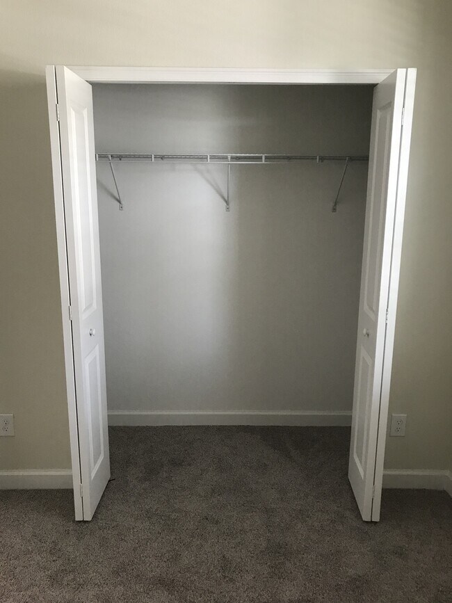 Building Photo - Just Listed! Newer 4/3 Home at The Oaks in...