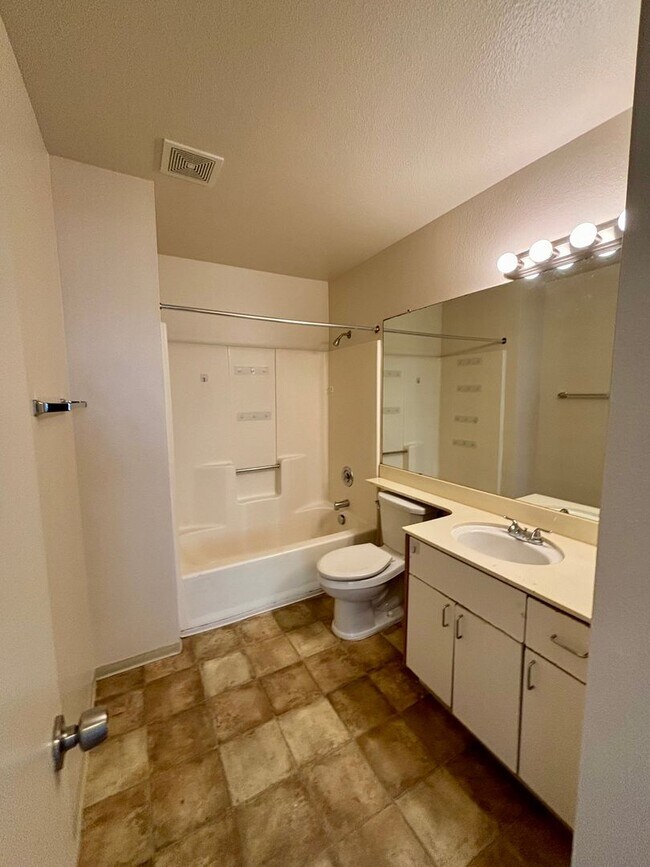 Building Photo - 1466 Granite Hills Dr