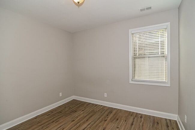 Building Photo - 1233 Catawba Way