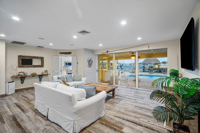 Building Photo - 844 East Dr