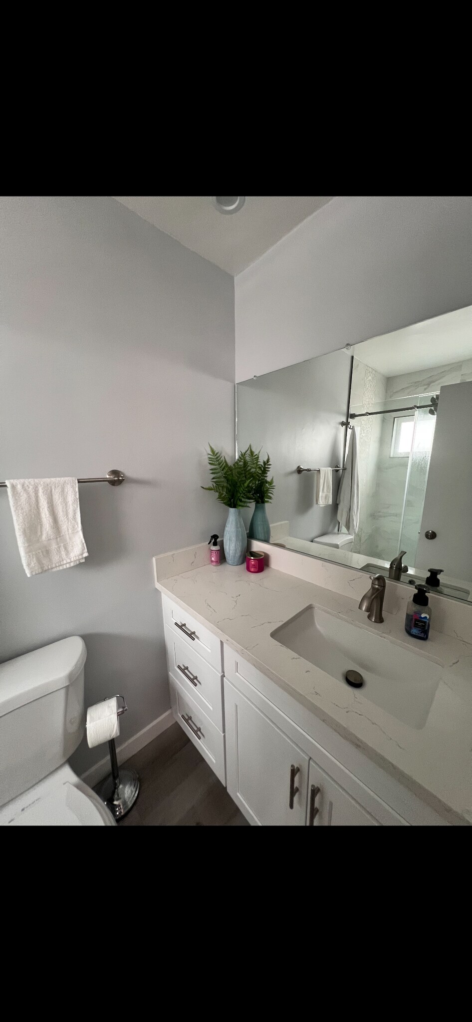 Primary Bathroom - 1947 Pelham Ave