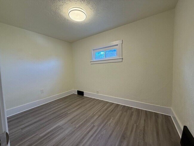 Building Photo - Updated 2BR townhouse with office now available!