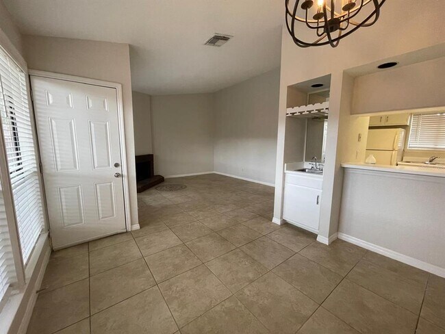 Building Photo - 614 Grenadine Ct