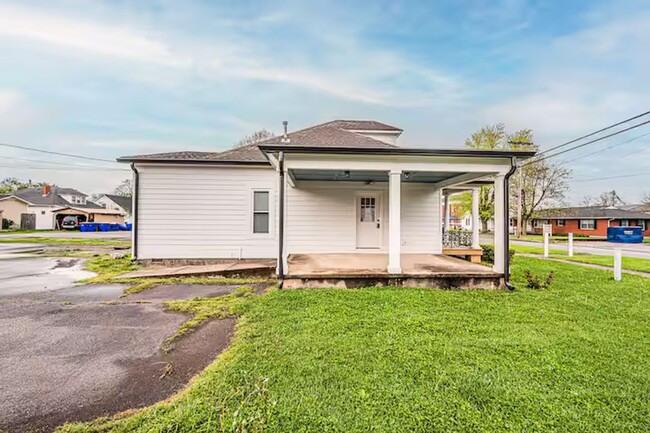 Building Photo - Charming 2 Bedroom 1 Bath Home