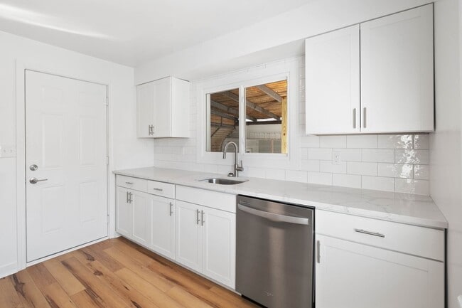 Building Photo - Luxury Rental - Sharpsburg