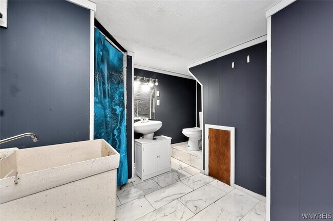 Building Photo - 3028 Welch Ave