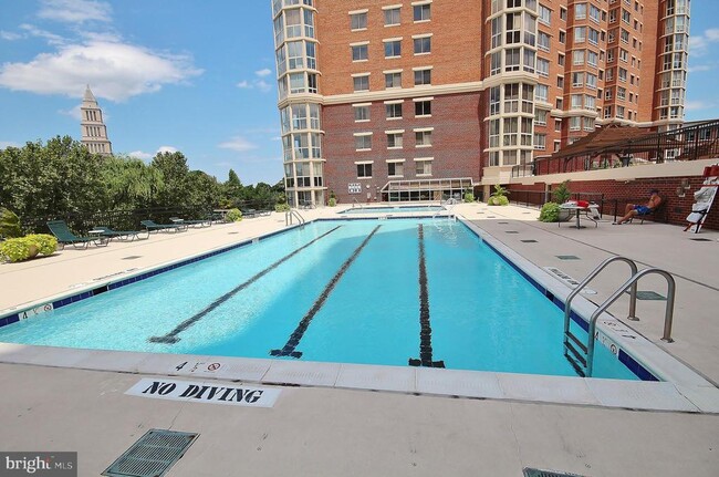 Building Photo - 2151 Jamieson Ave