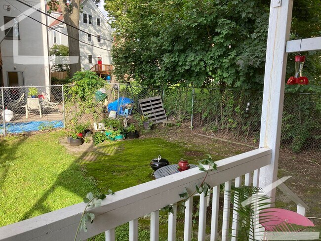 Building Photo - Large and Sunny 2-Bed, 1-Bath in JP Avail for June