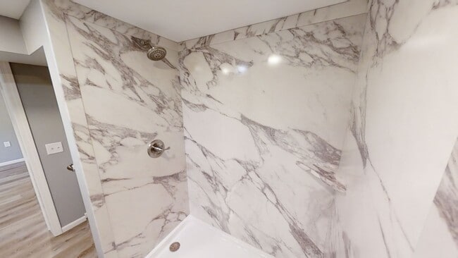 Building Photo - Large Updated 4-Bedroom Home for Rent – Moline