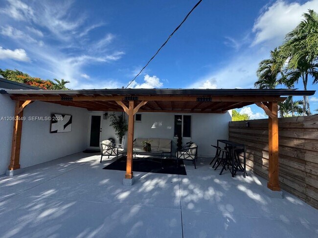 Building Photo - 5430 SW 99th Ave