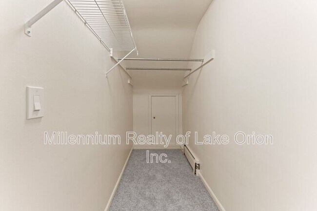 Building Photo - 24034 Meadowlark St