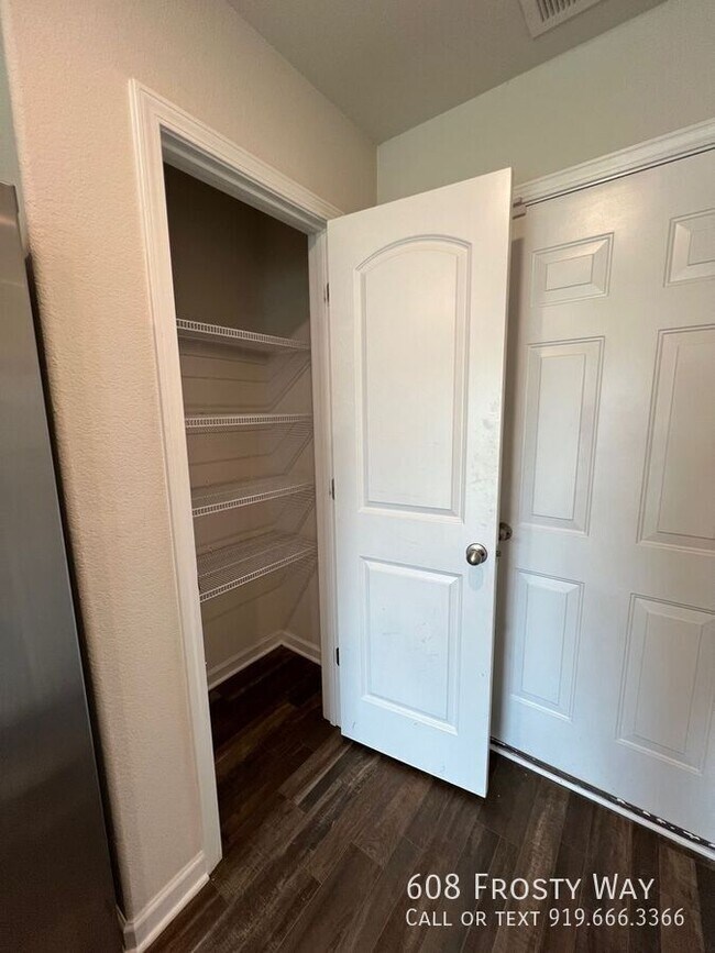 Building Photo - 608 Frosty Way