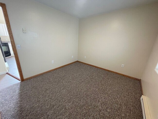 Building Photo - 416 N 15th Ave E