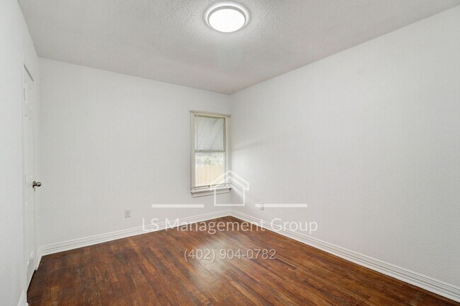 Building Photo - 132 Nelson Ave