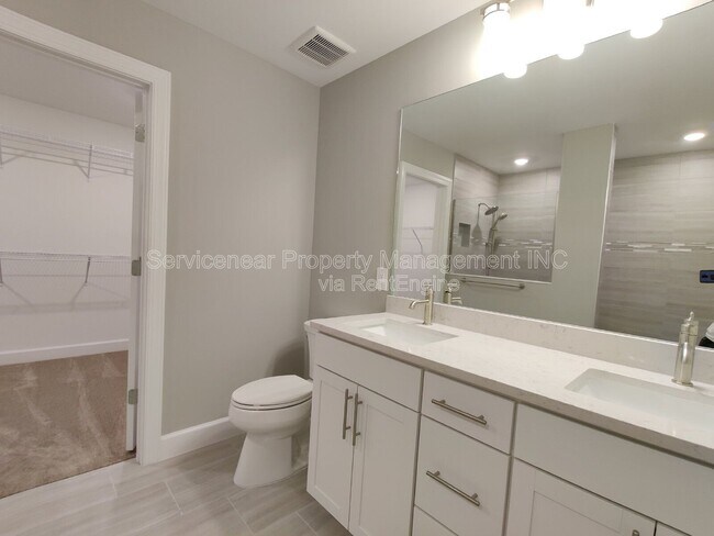Building Photo - 6211 Baywood Ct