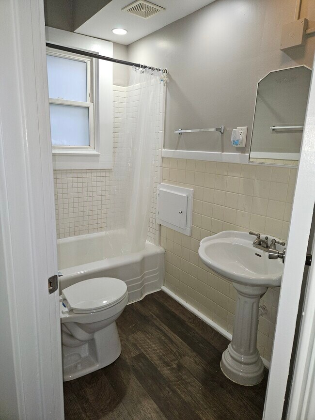 Building Photo - 1527 Niles Ave