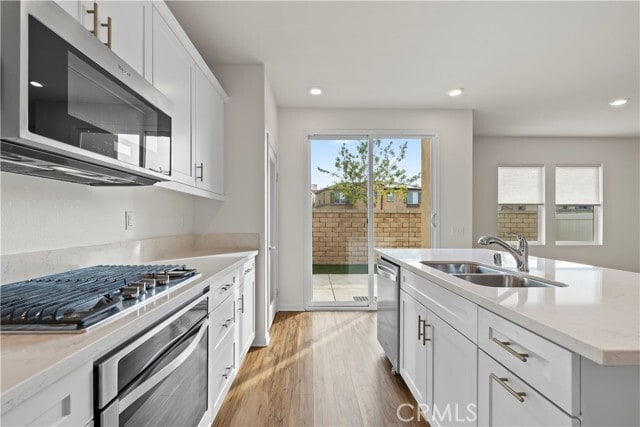 Building Photo - 880 Julie Pl