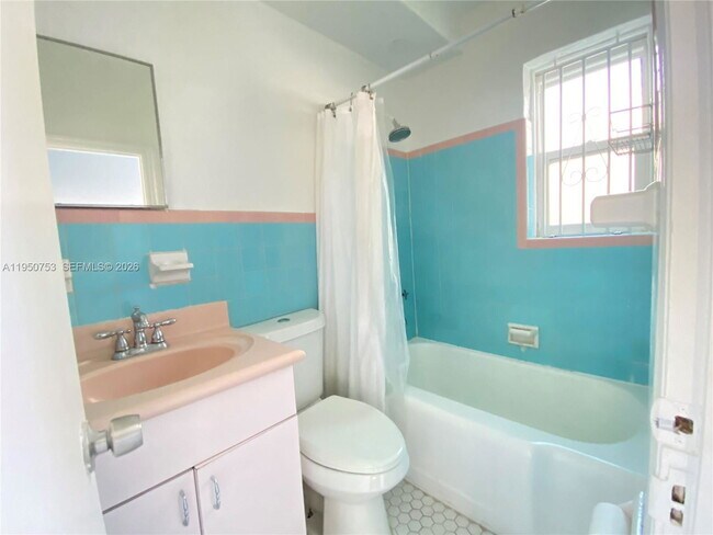 Building Photo - 4600 NE 1st Ave