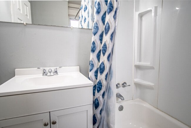 Building Photo - 3864 W Girard Ave