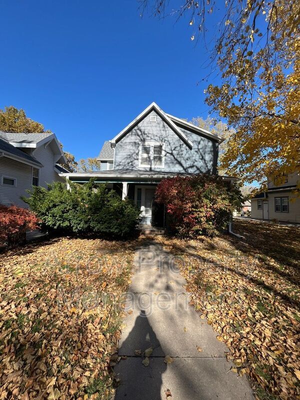 Primary Photo - 3424 S Street