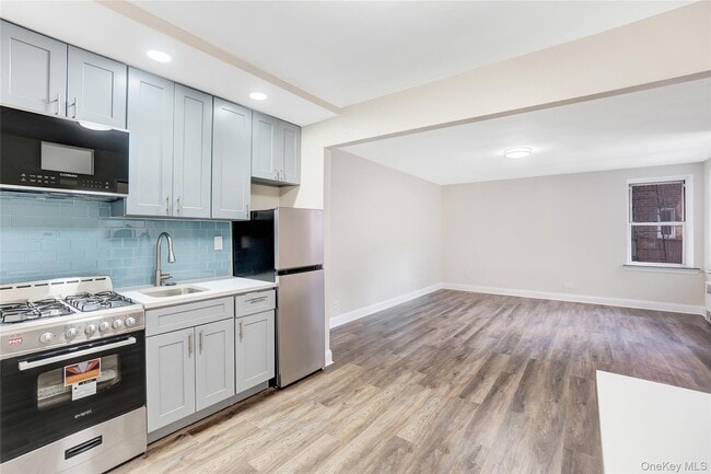 Building Photo - 105-24 64th Rd