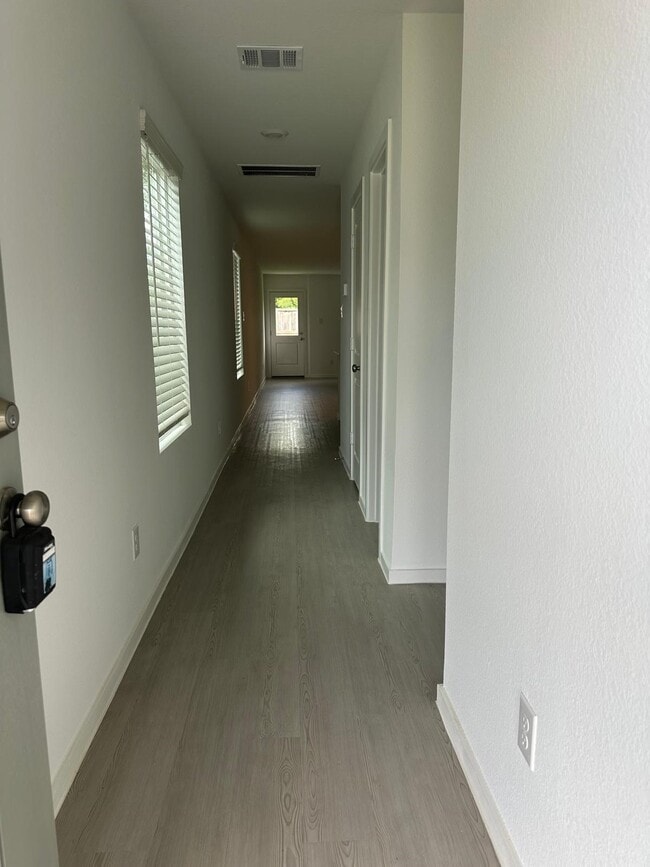 Building Photo - 939 Pertuso Ln