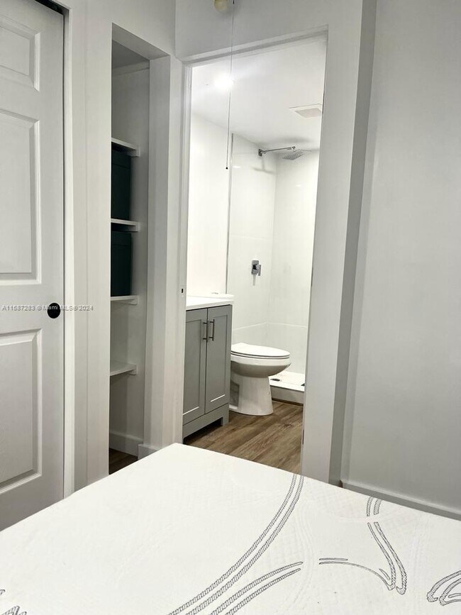 Building Photo - 19960 Highland Lakes Blvd