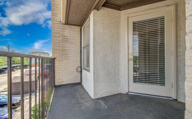 Building Photo - 2021 Spenwick Dr