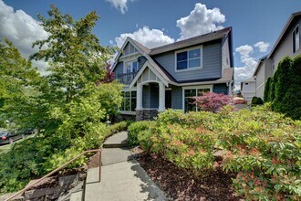 Building Photo - 4Bd/2.5Ba Issaquah House