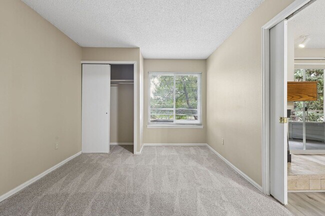 Building Photo - 1065 Acapulco Ct