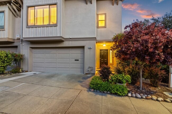 Building Photo - Spacious 4-Story Townhouse with Panoramic ...