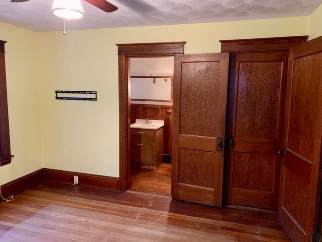 Building Photo - 6 Clark St