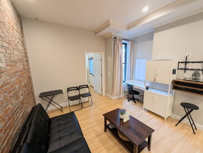 Building Photo - Exquisite Home in Lafayette Square - $500 ...