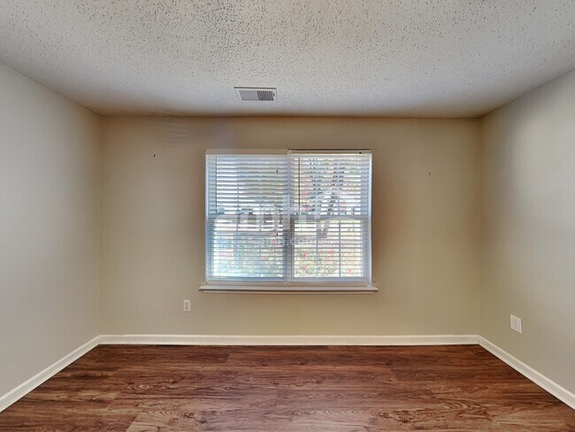 Building Photo - 3928 Edgeview Dr