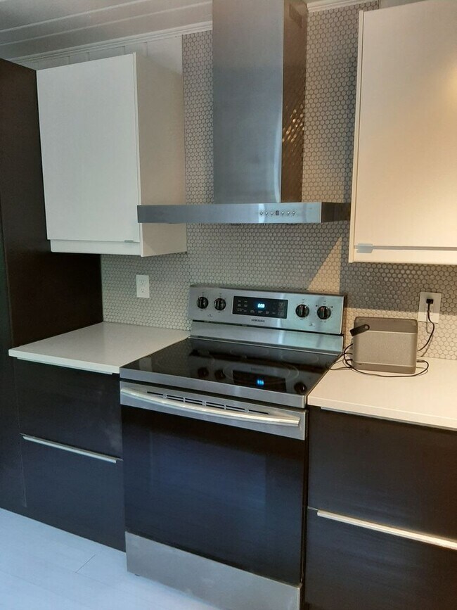 Building Photo - Ranch Home in Newton