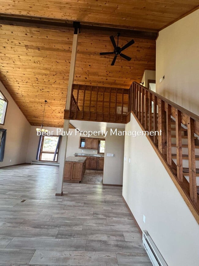 Building Photo - "Charming 3-Bedroom Mountain Retreat in Conifer"