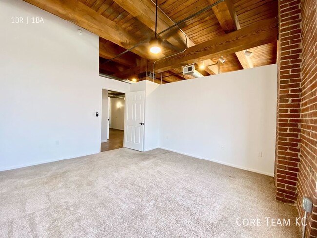 Building Photo - Spacious 1 Bed + Den Loft For Rent in the ...