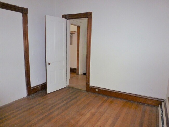 Building Photo - 12 Hickok Pl