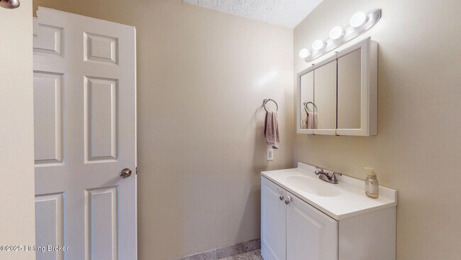 Building Photo - 7074 Wildwood Cir
