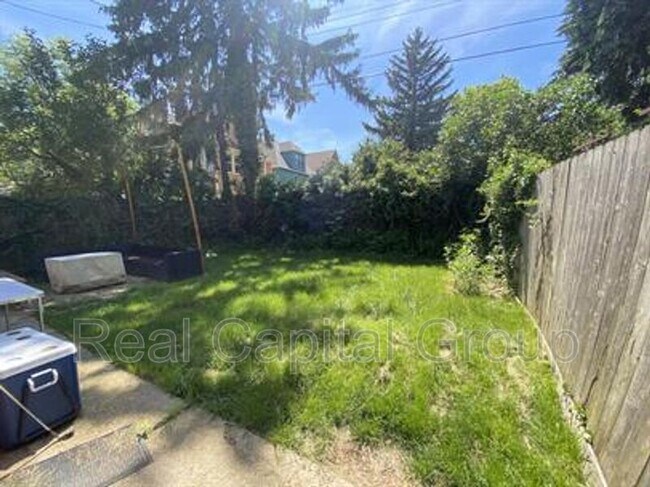 Building Photo - 254 Ashland Ave