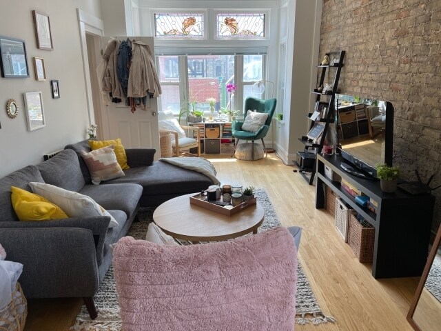 Building Photo - 1746 W Beach Ave