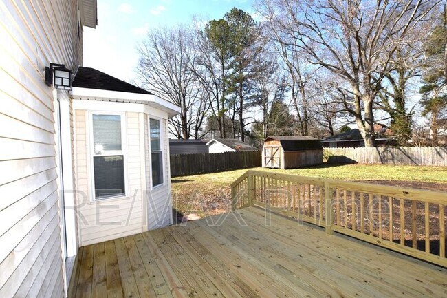 Building Photo - 204 Knell's Ridge Dr