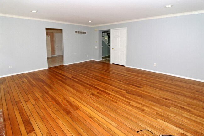 Building Photo - 12901 Fernway Ln
