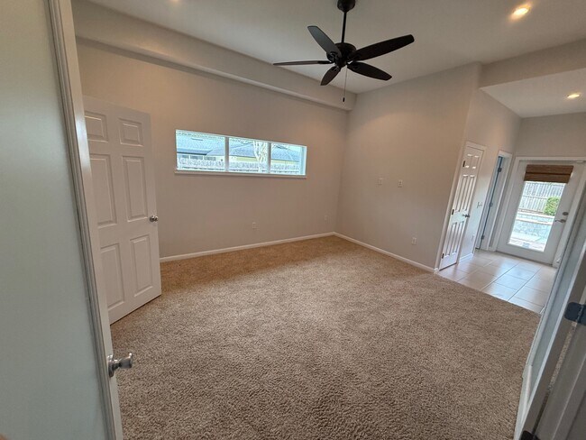 Building Photo - 2522 Chantilly Ave