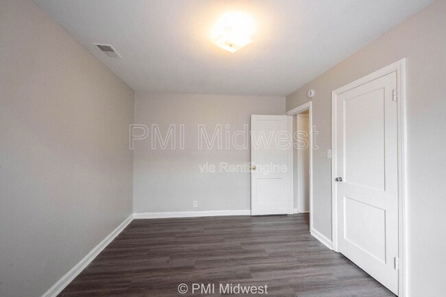 Building Photo - 5959 E 24th St