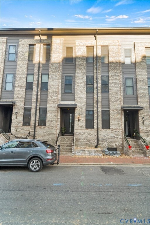 Building Photo - 441 W 7th St