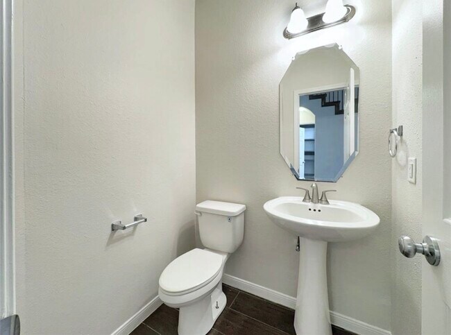 Building Photo - 8311 Bay Oaks Dr