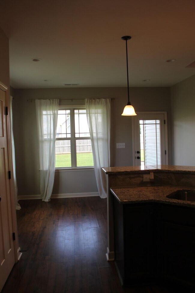 Building Photo - 3 Bed/2 Bath Home - Desirable Planter's Ridge Subdivision/CBA Schools