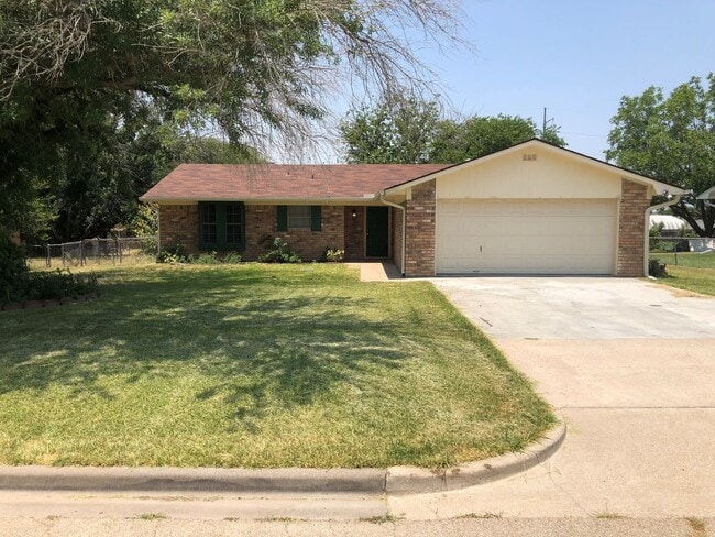 Primary Photo - Hewitt Texas 3 Bedroom