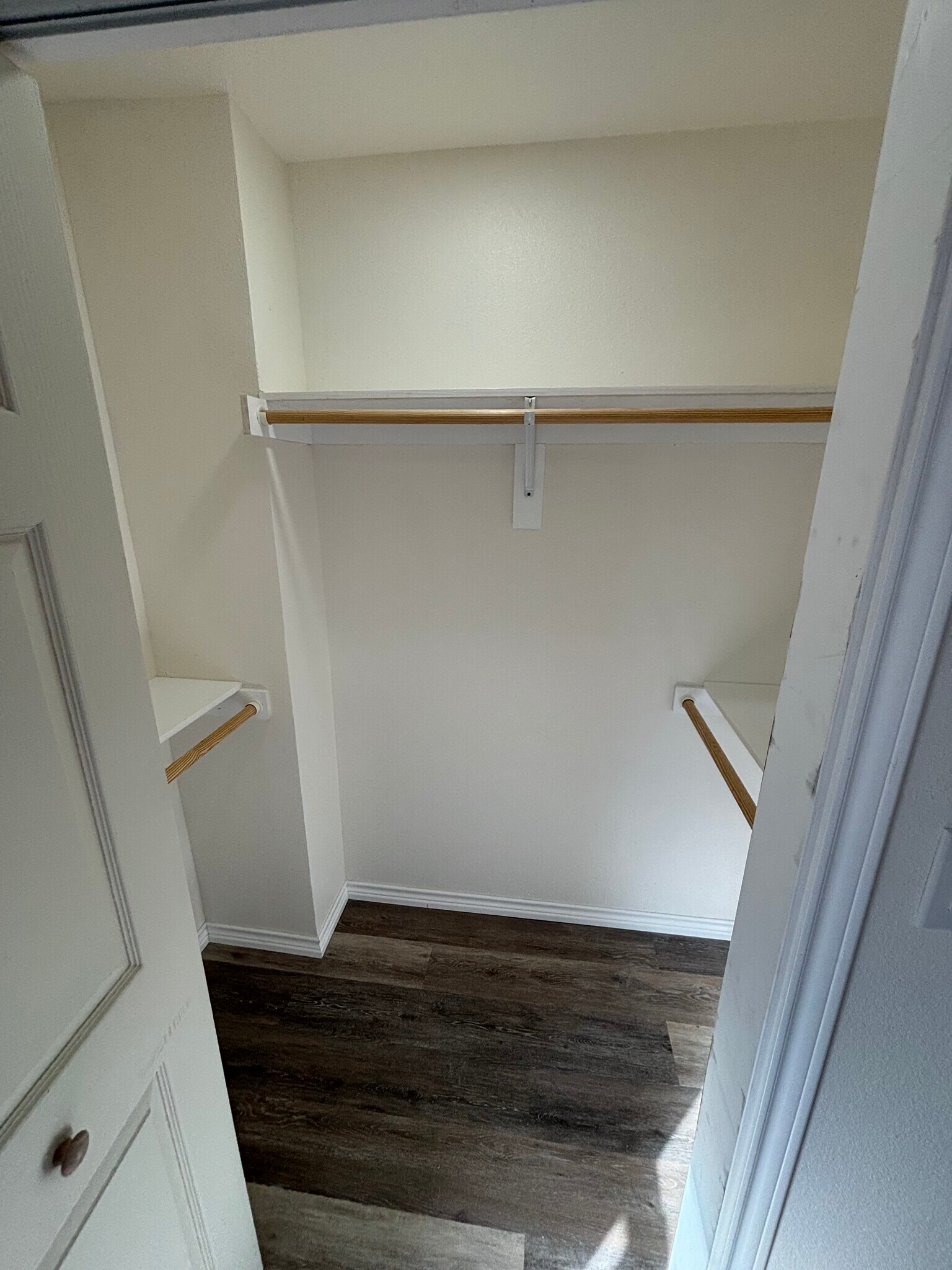 Building Photo - 925 River Rd